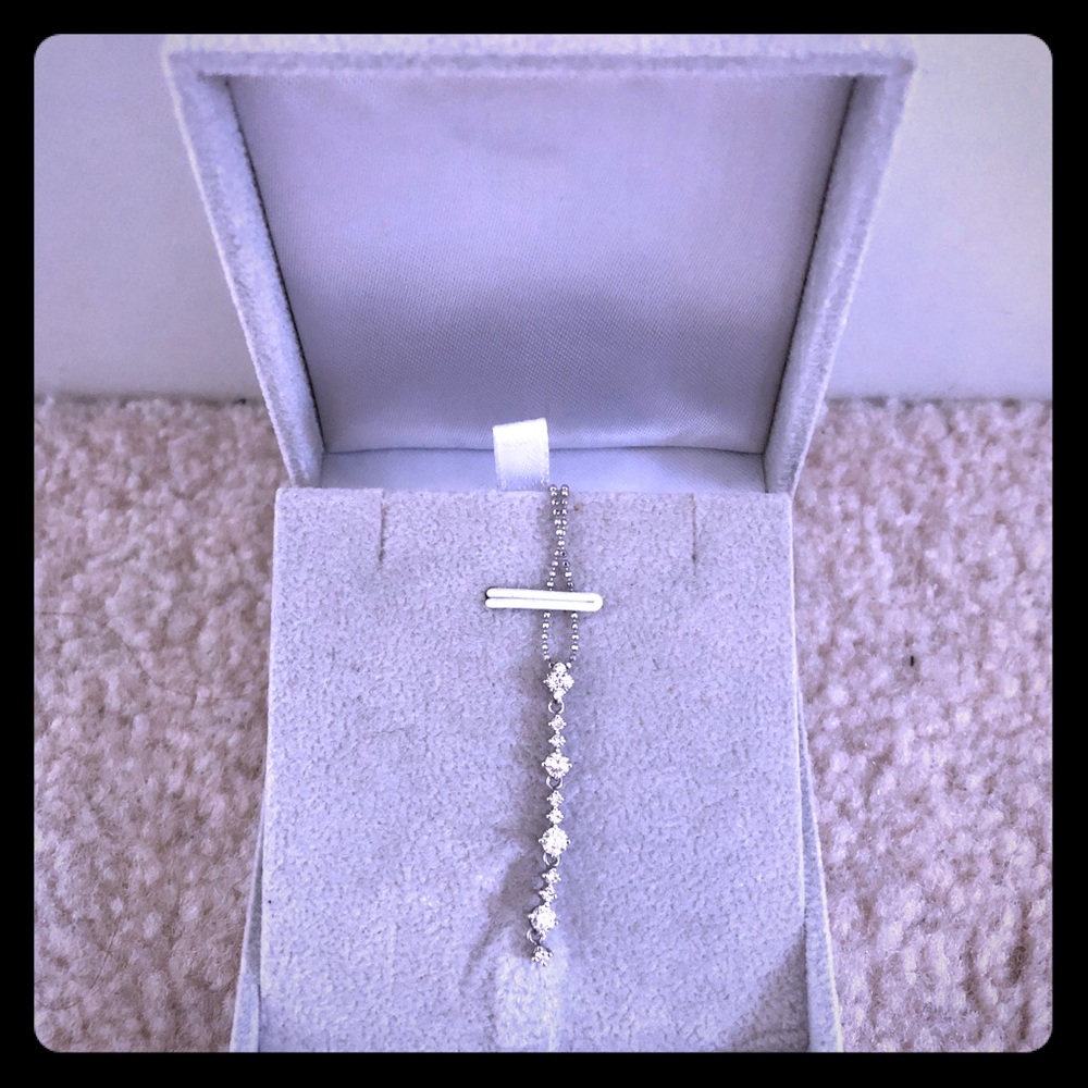 Diamond pendent necklace
